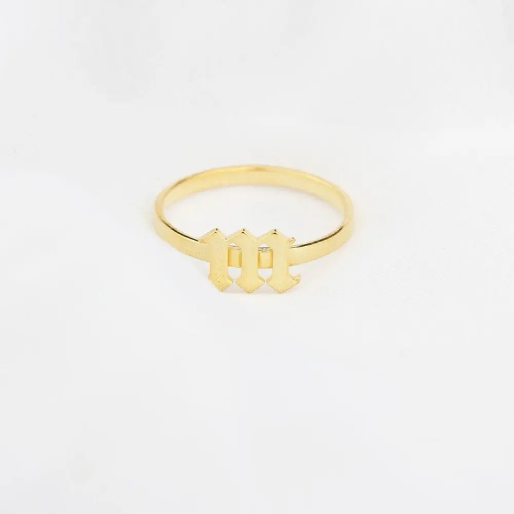 Bague initiale minimaliste