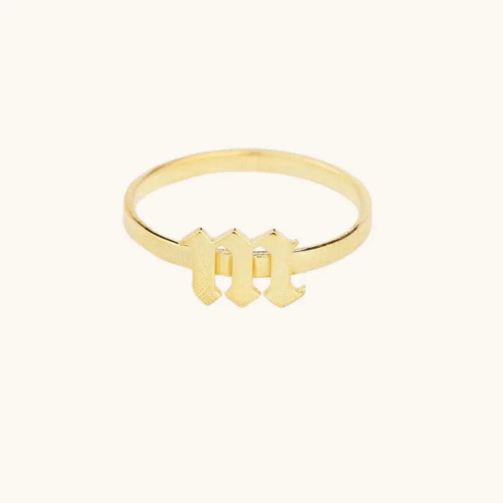 Bague initiale minimaliste