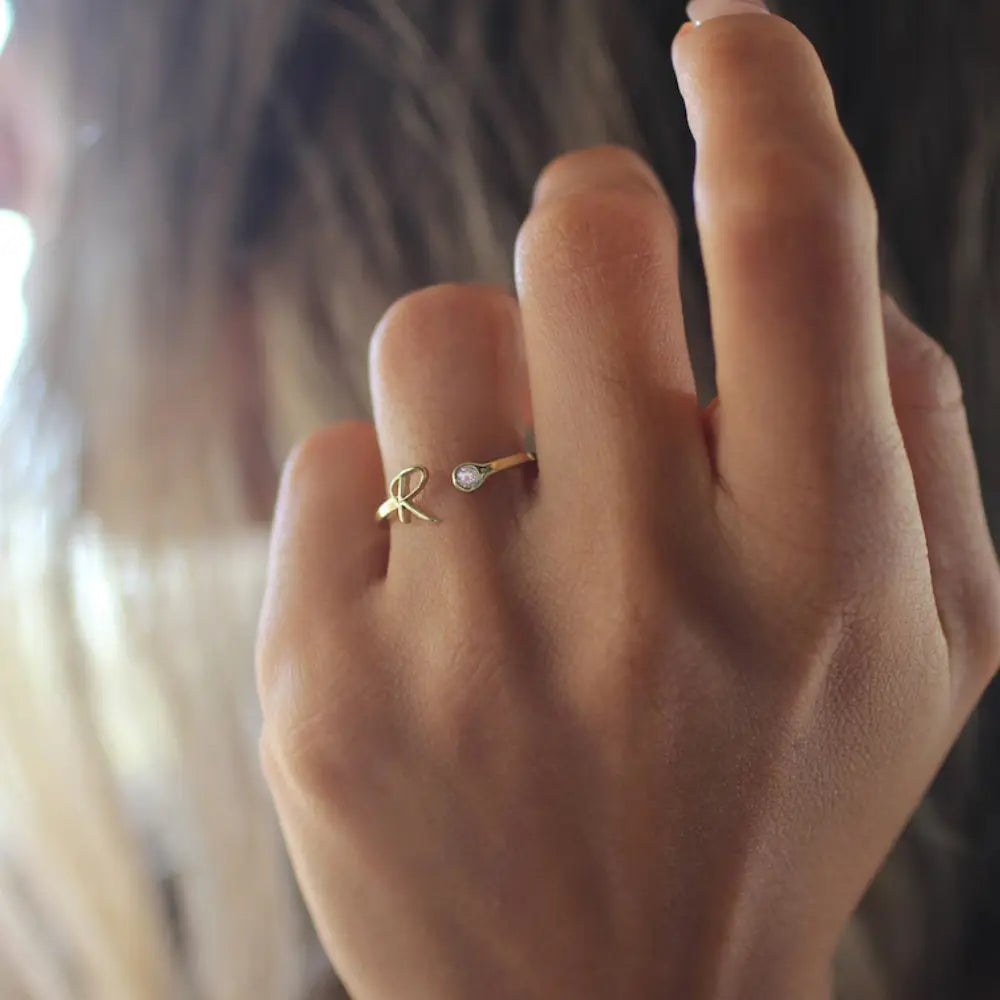 Bague initiale avec pierre de naissance