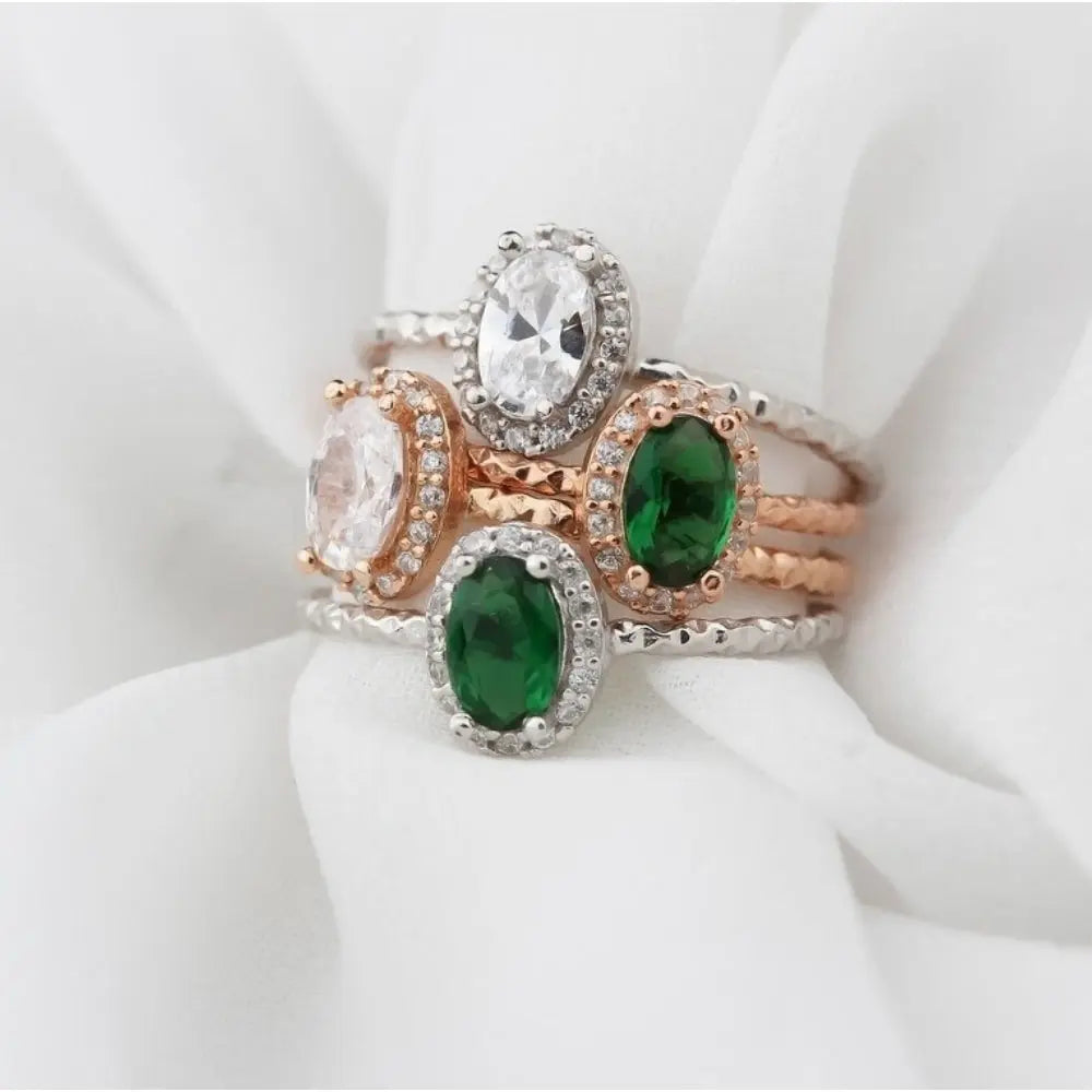 Bague avec pierre ovale
