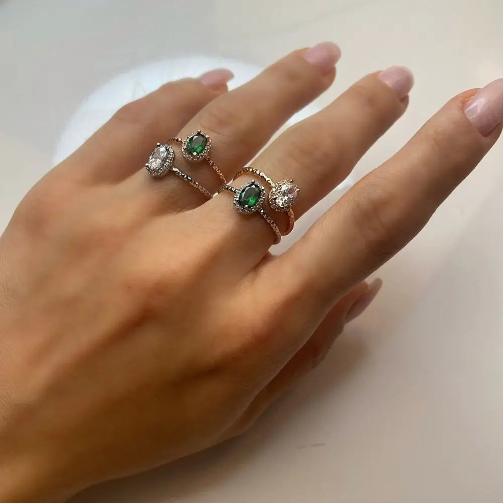 Bague avec pierre ovale