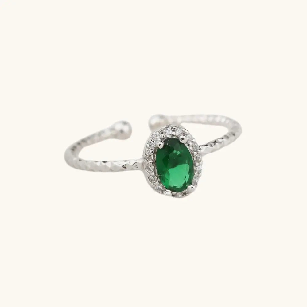 Bague avec pierre ovale