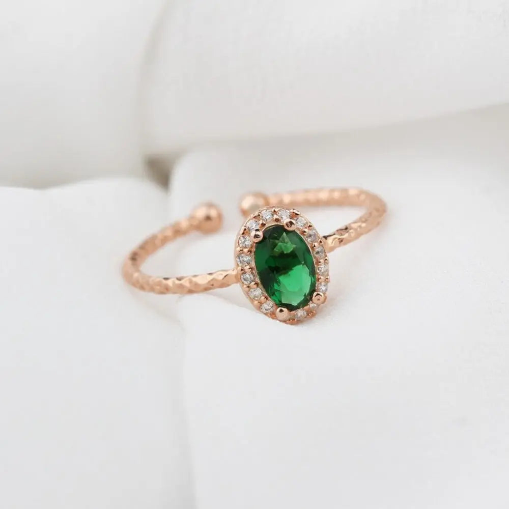 Bague avec pierre ovale