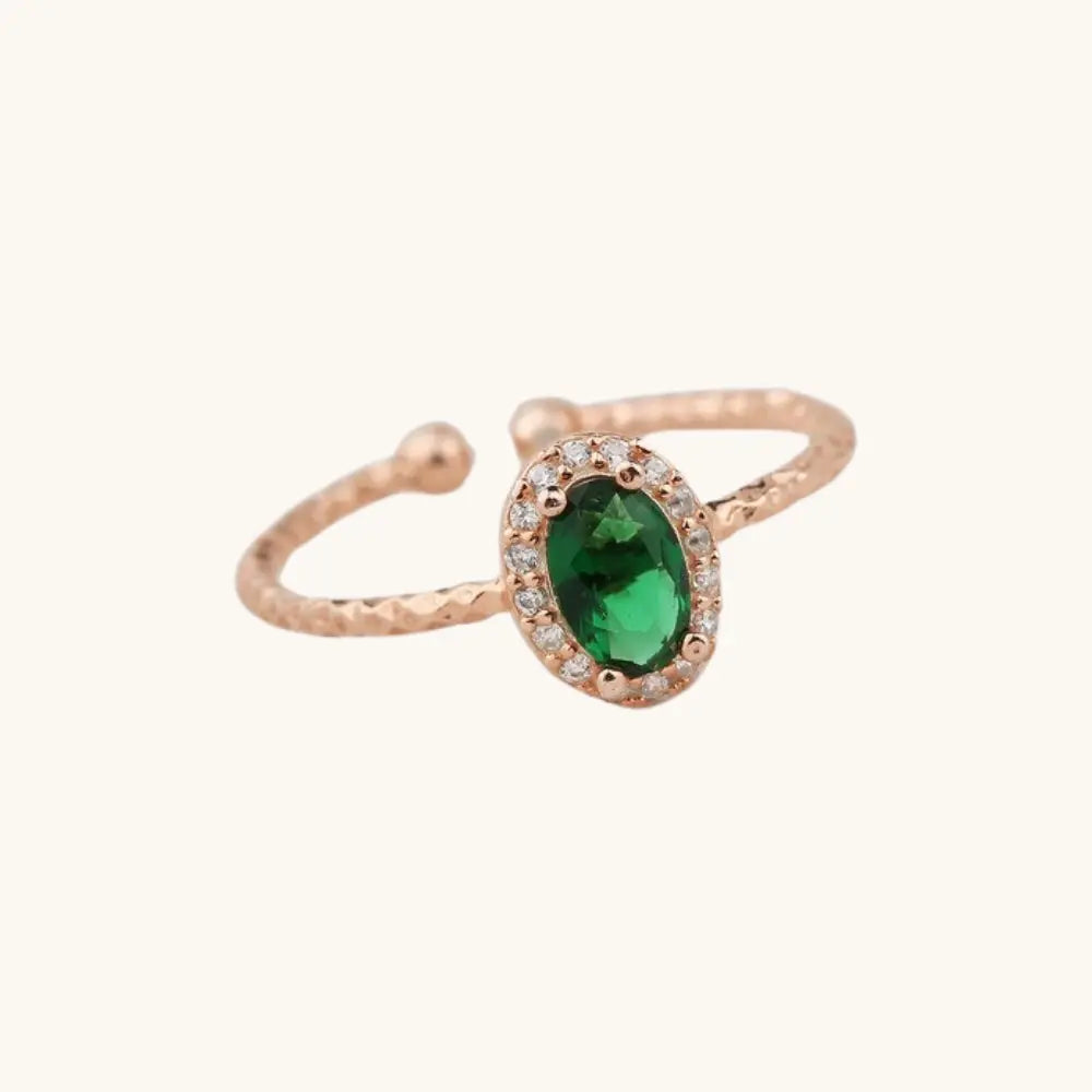 Bague avec pierre ovale