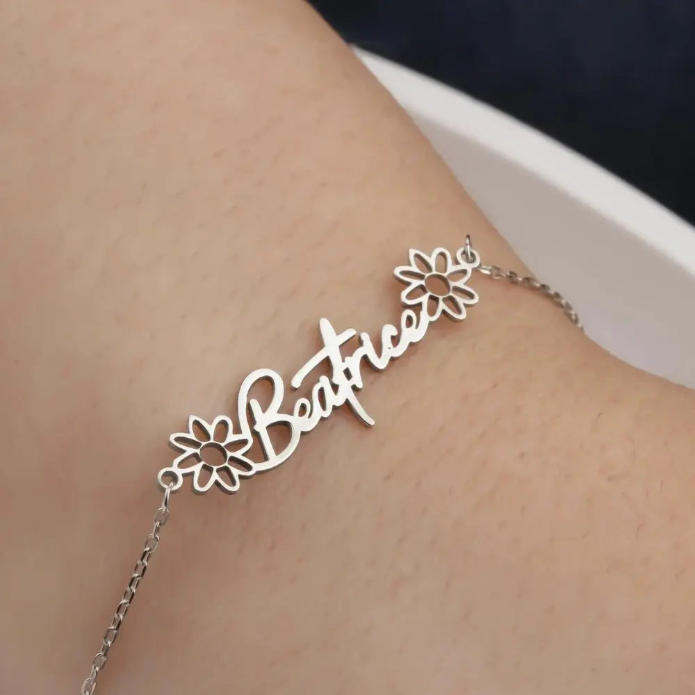 Bracelet prénom et fleur de naissance personnalisé