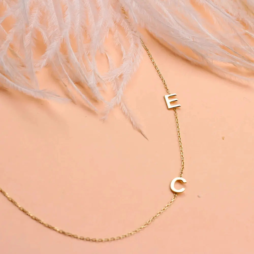 Collier initiales latéral