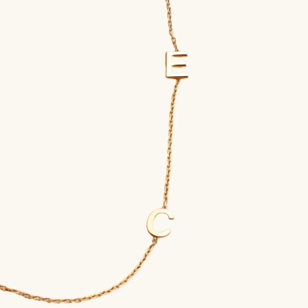 Collier initiales latéral