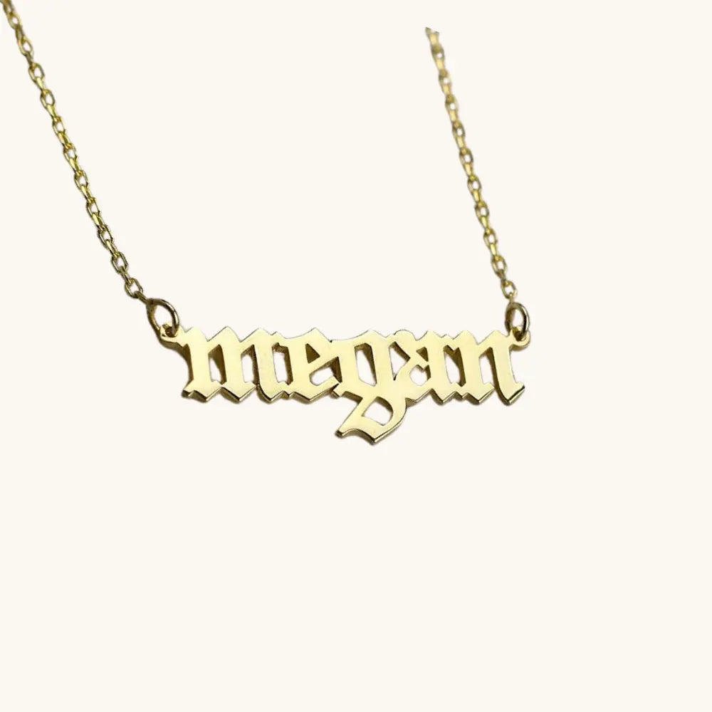 Collier nom en lettres anglaises