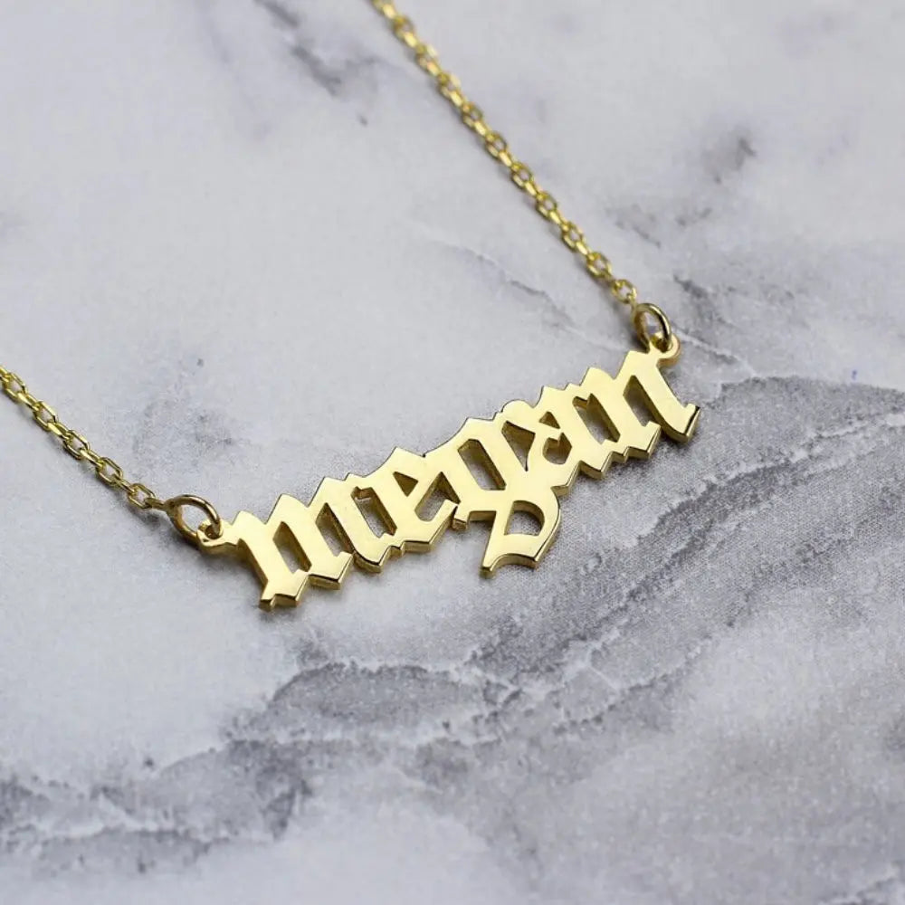 Collier nom en lettres anglaises