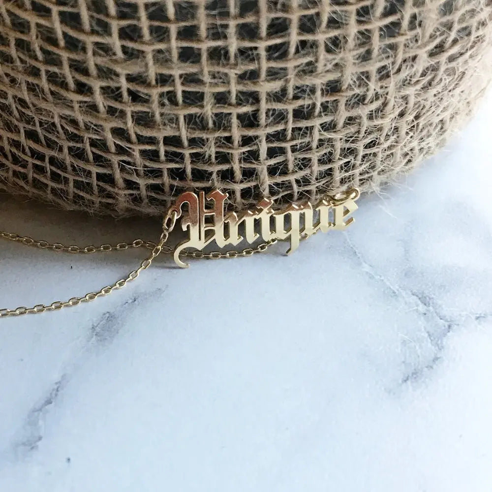 Collier nom en lettres anglaises
