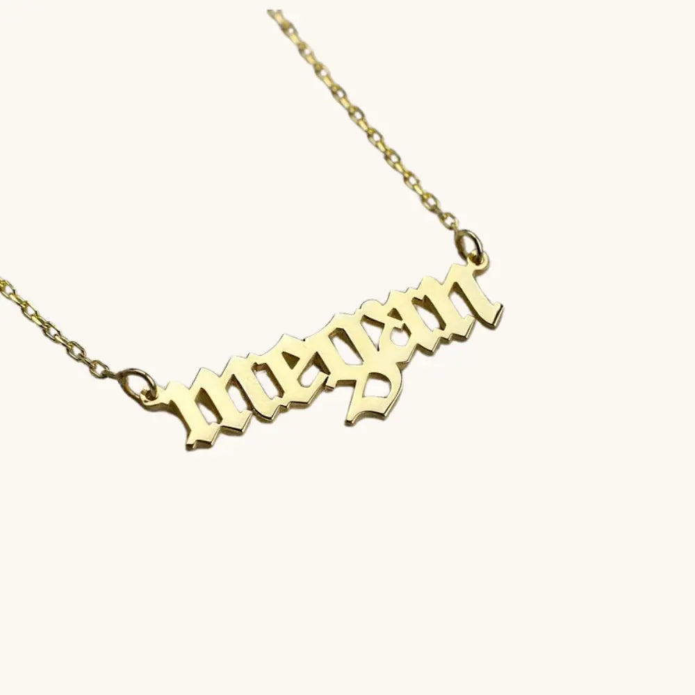 Collier nom en lettres anglaises