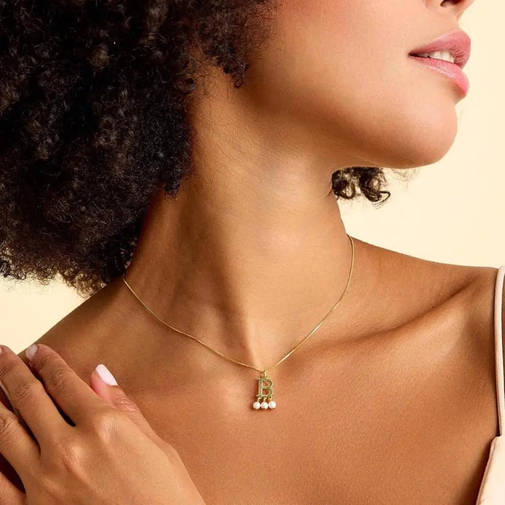 Collier perle avec initiale