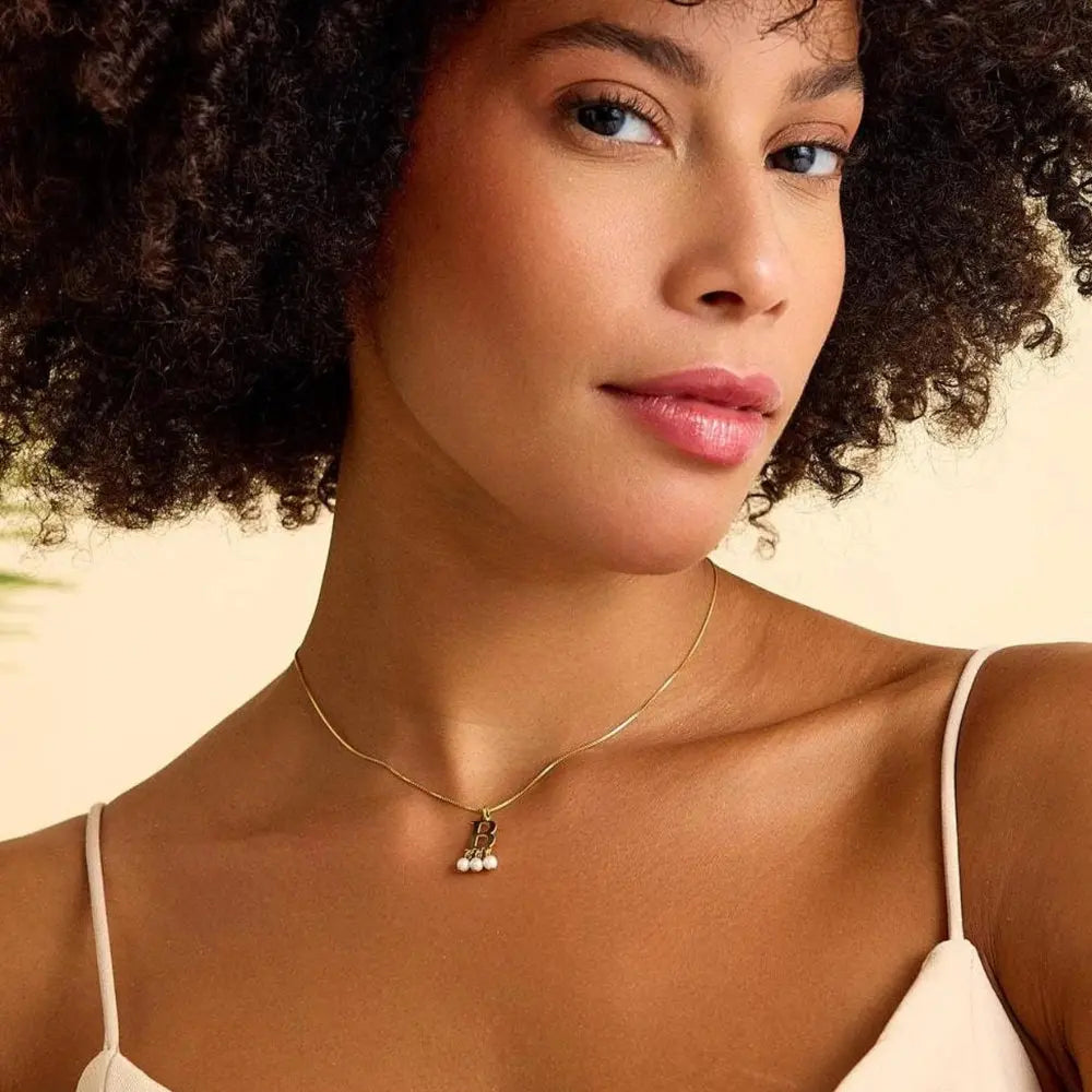 Collier perle avec initiale