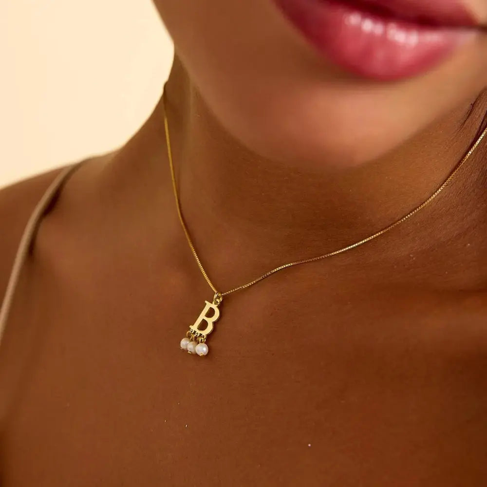 Collier perle avec initiale