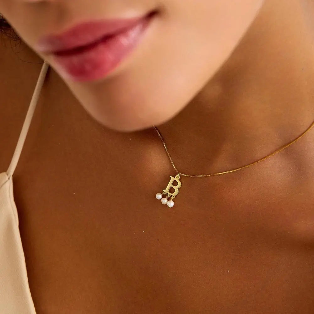 Collier perle avec initiale
