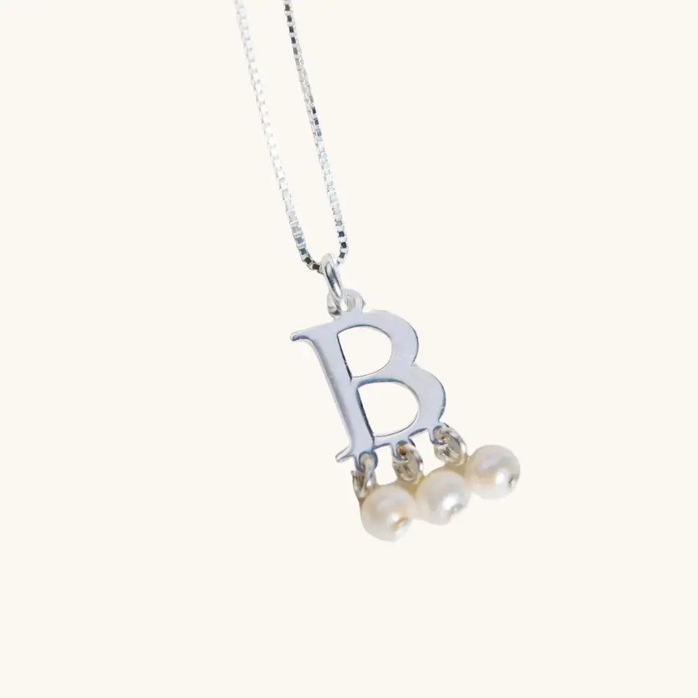 Collier perle avec initiale