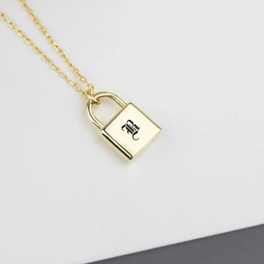 Collier initiale cadenas