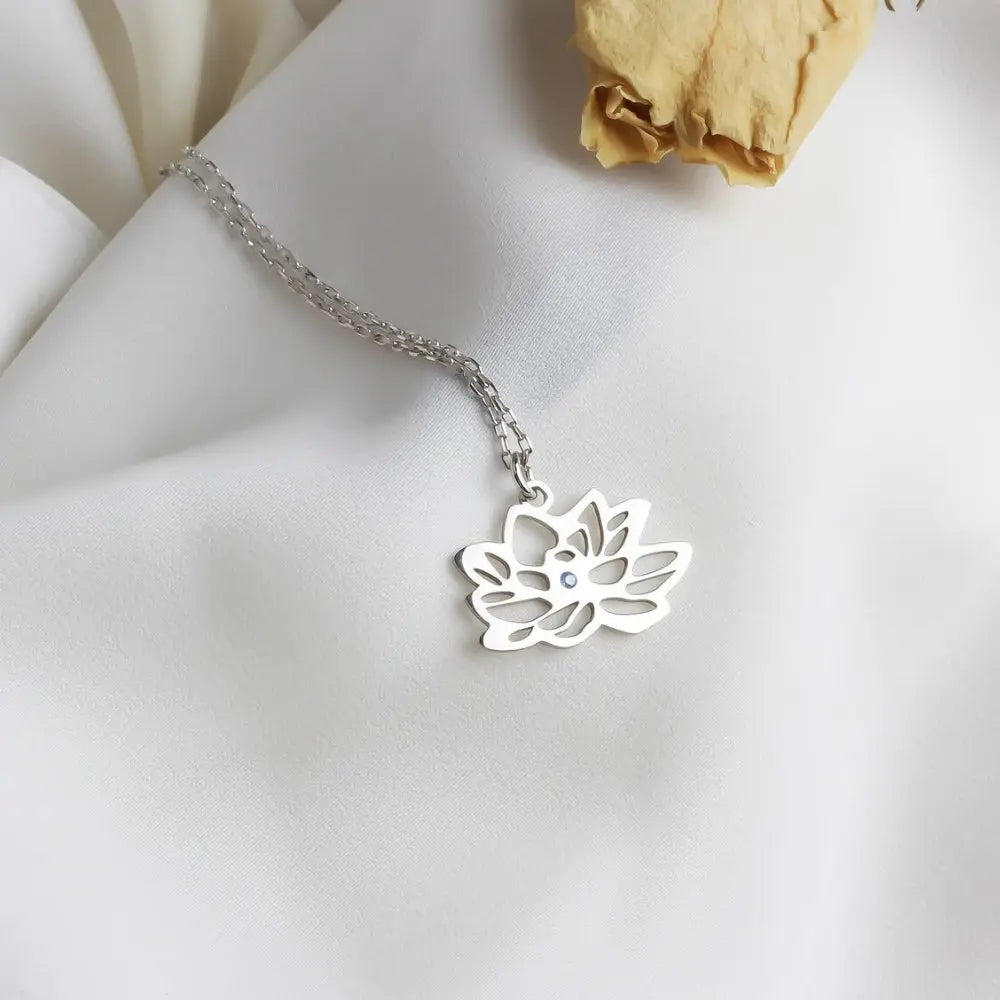 Collier fleurs de mois