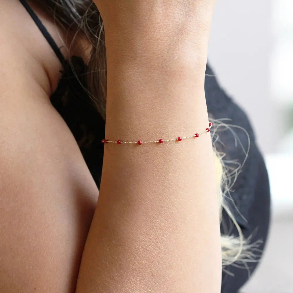 Bracelet or pierres rouges 