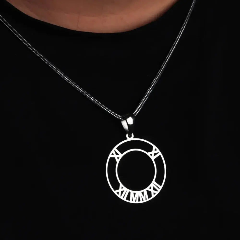 Collier homme chiffre romain