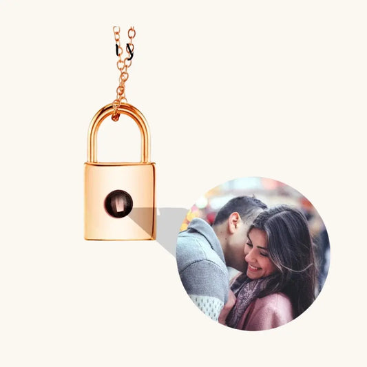 Collier projection photo homme